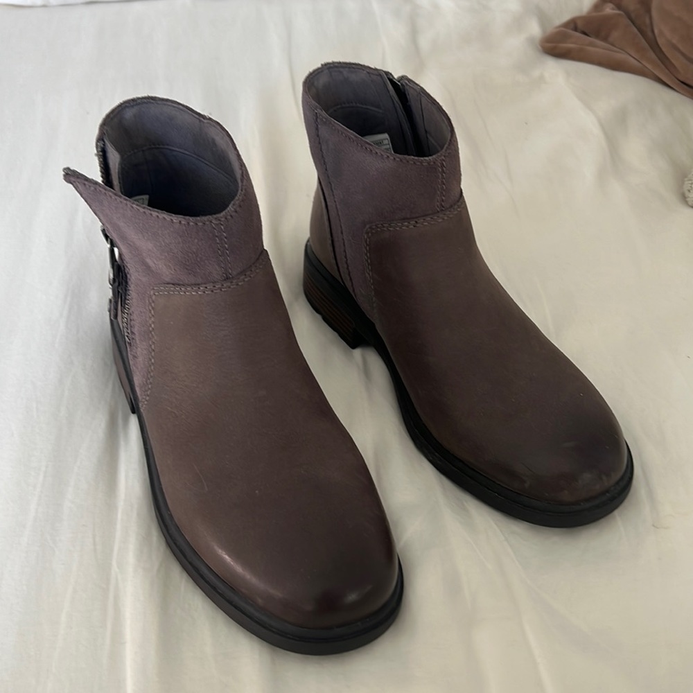 Women Ugg Harrison Zip Booties